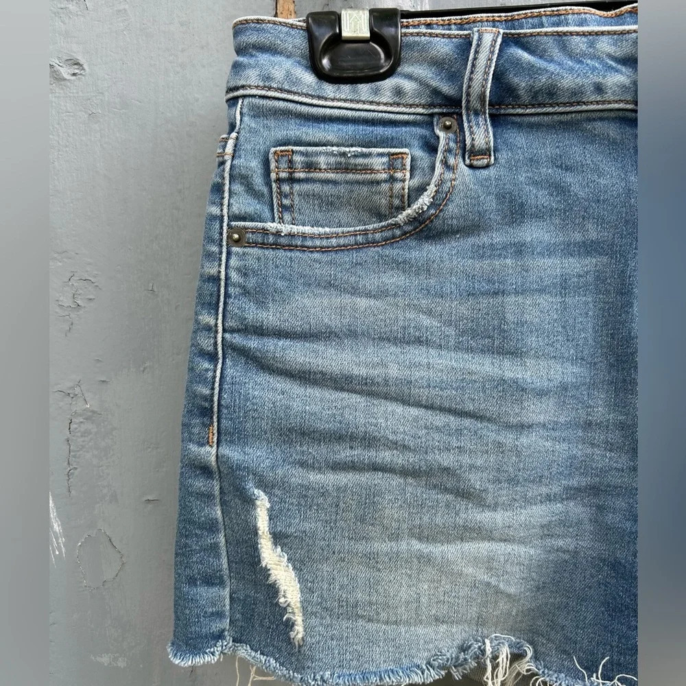 NOT FOR SALE Hidden Distressed Denim Shorts, size M - Picture 3 of 10
